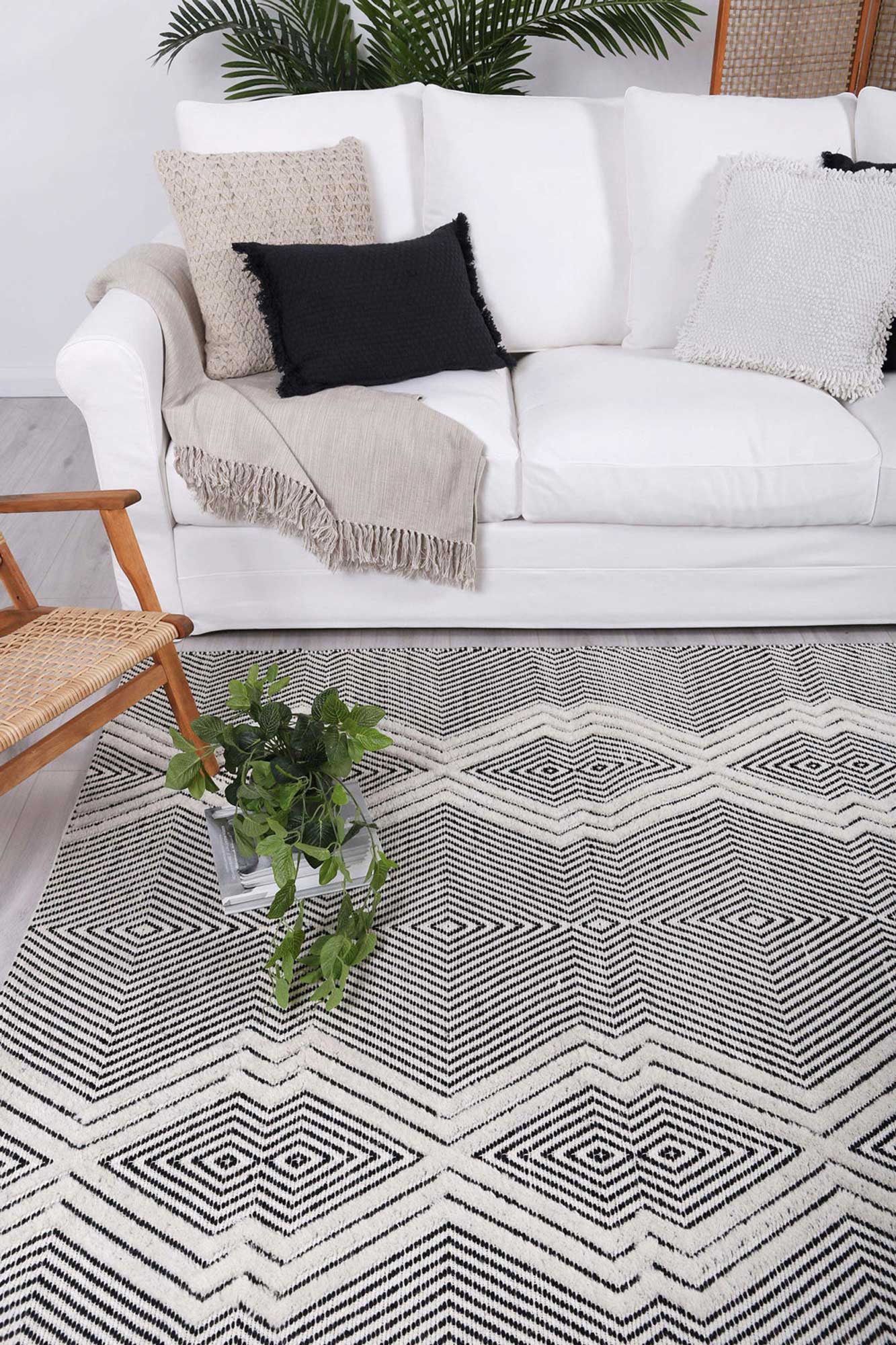 Himalaya Saw Tribal Ivory Wool Rug
