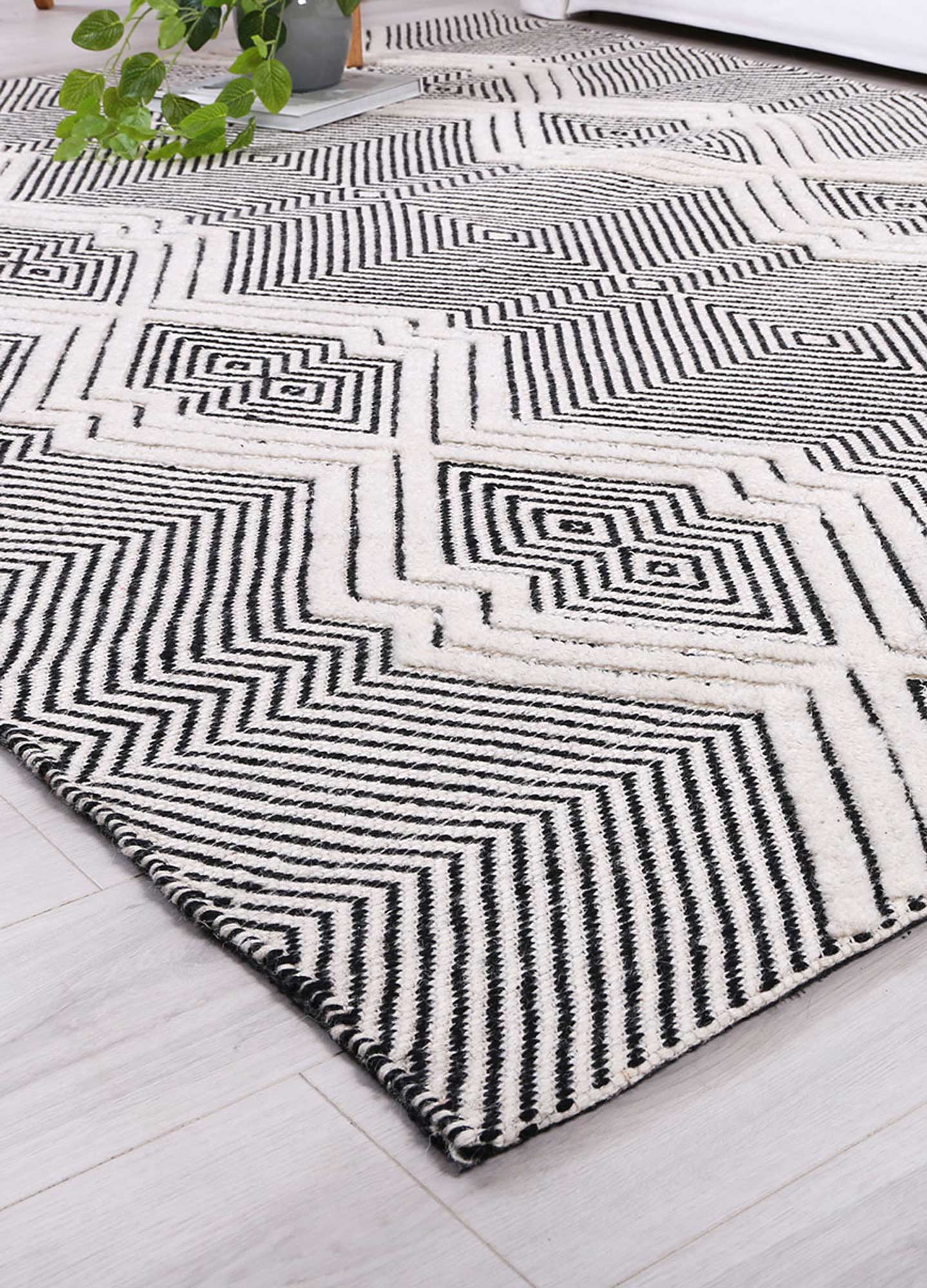 Himalaya Saw Tribal Ivory Wool Rug